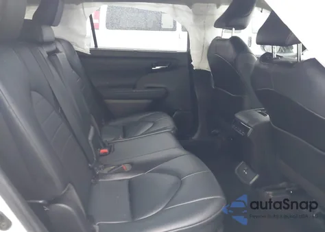 2021 Toyota Highlander Xle z USA, uszkodzony, nr VIN 5TDGZRAH4MS532173